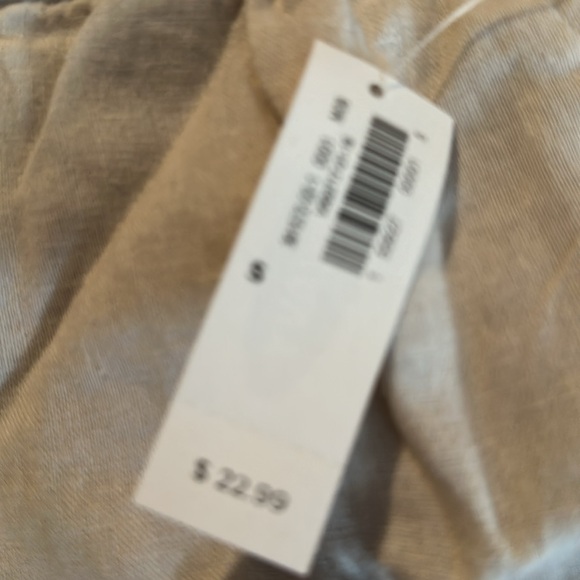 Old Navy drawstring khaki shorts with pockets size Small Brand New with Tag - Picture 2 of 3